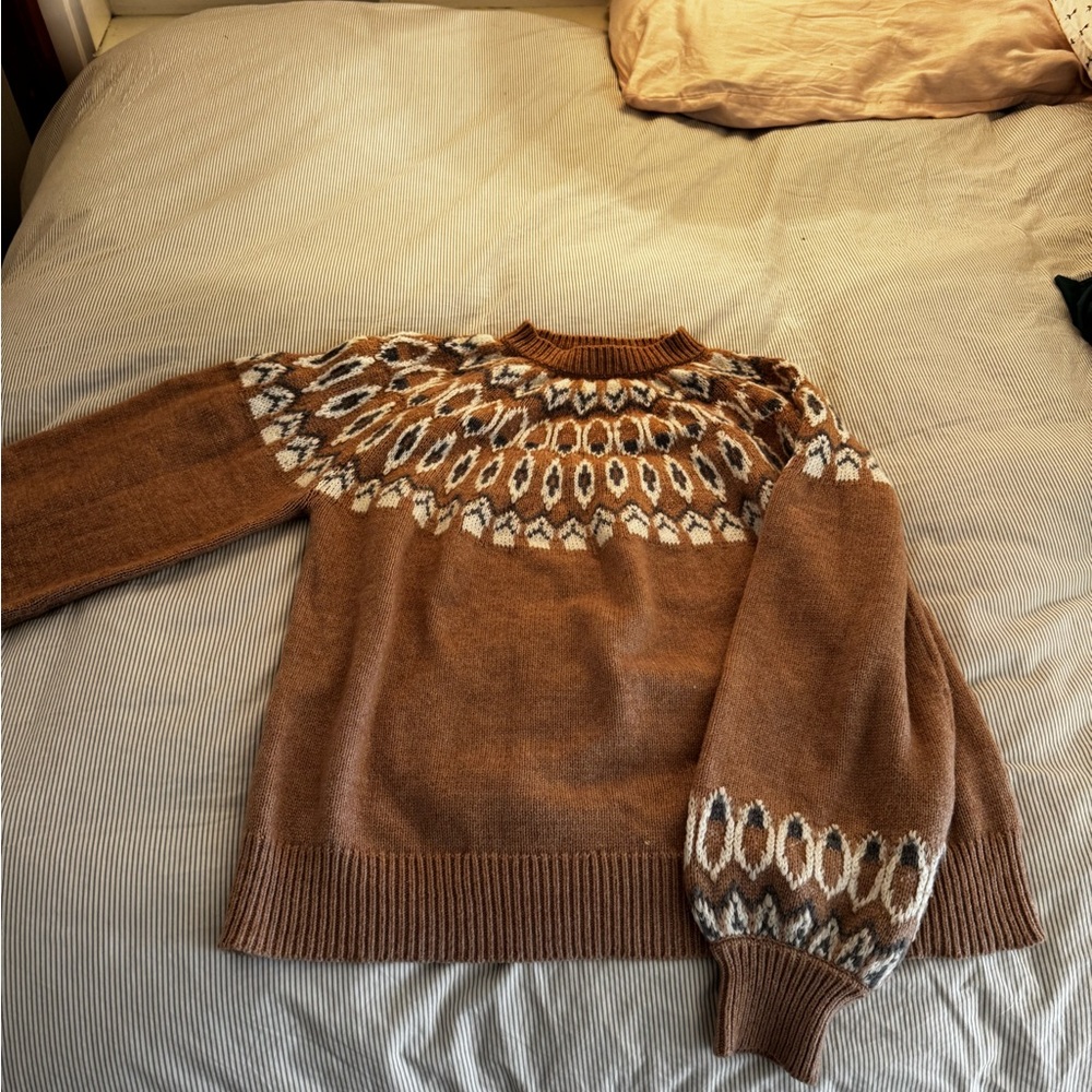 Max Edition Tan and White Knit Sweater